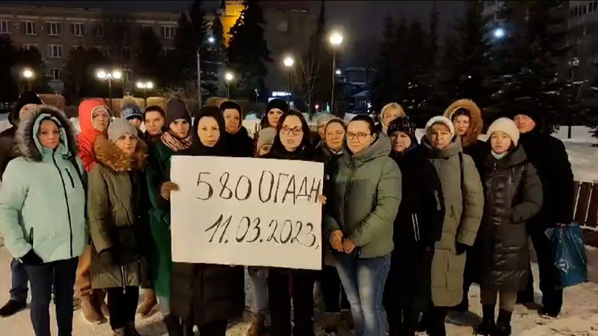 „Neposílejte naše muže na jatka.“ Ženy a matky ruských vojáků protestují